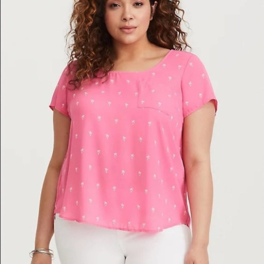 Size 1 Torrid Abbey Palm Tree Button Back Blouse